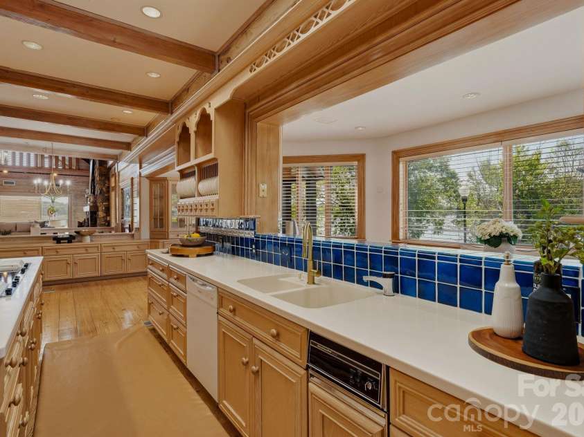 9715 Nine Eagles Lane, Charlotte, NC 28278.  MLS# CAR4382620, YatesRealty ID 43937. 