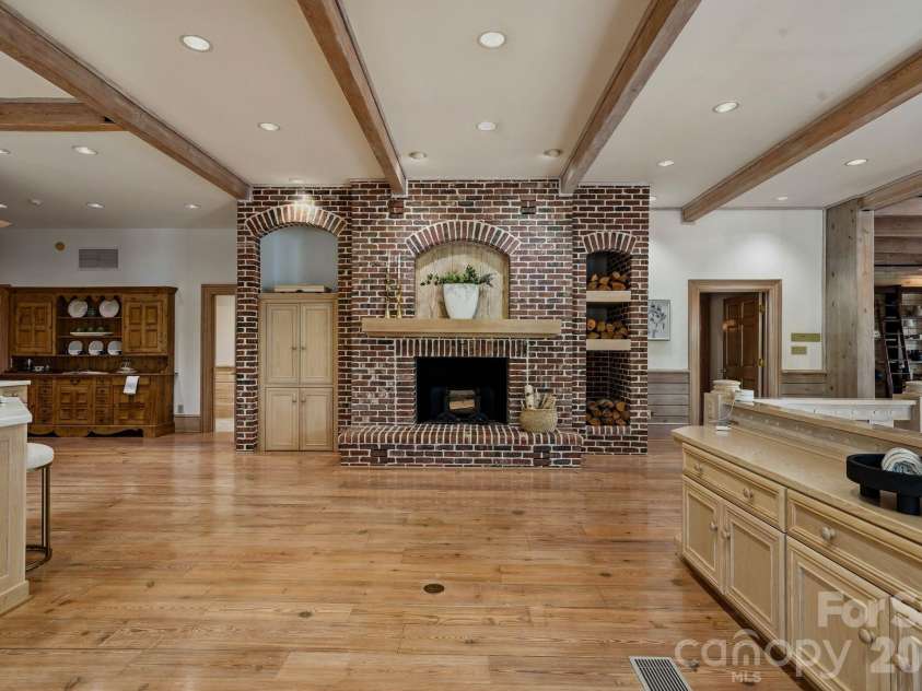 9715 Nine Eagles Lane, Charlotte, NC 28278.  MLS# CAR4382620, YatesRealty ID 43937. 