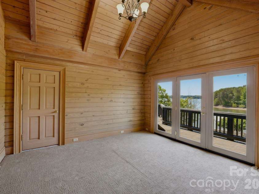 9715 Nine Eagles Lane, Charlotte, NC 28278.  MLS# CAR4382620, YatesRealty ID 43937. 
