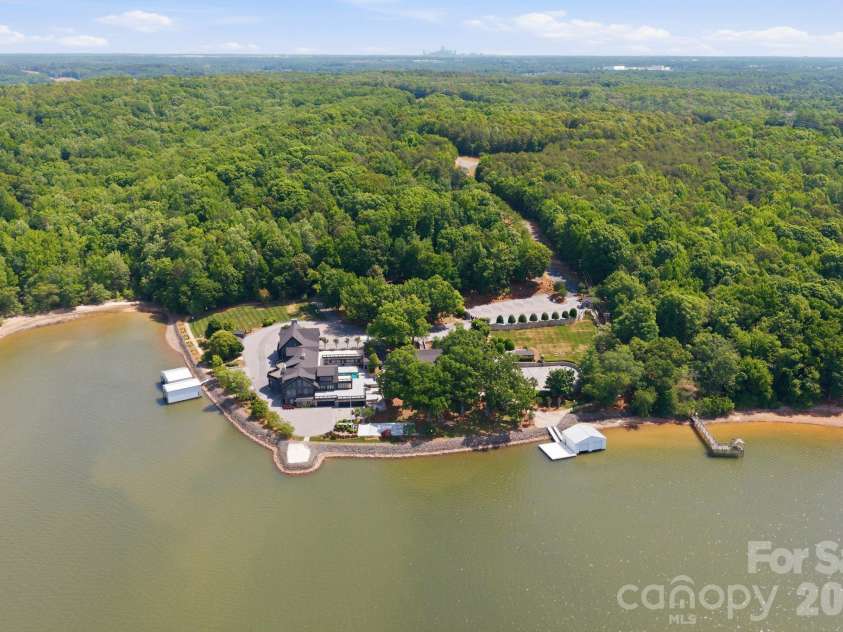 9715 Nine Eagles Lane, Charlotte, NC 28278.  MLS# CAR4382620, YatesRealty ID 43937. 