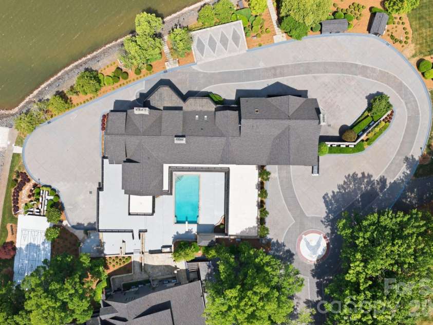 9715 Nine Eagles Lane, Charlotte, NC 28278.  MLS# CAR4382620, YatesRealty ID 43937. 