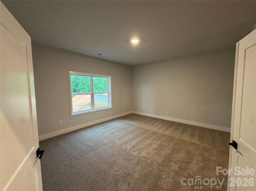 133 Kerr Walk Drive, Statesville, NC 28766.  MLS# CAR4411664, YatesRealty ID 43941. Basement Flex Space with Closet and full bathroom
