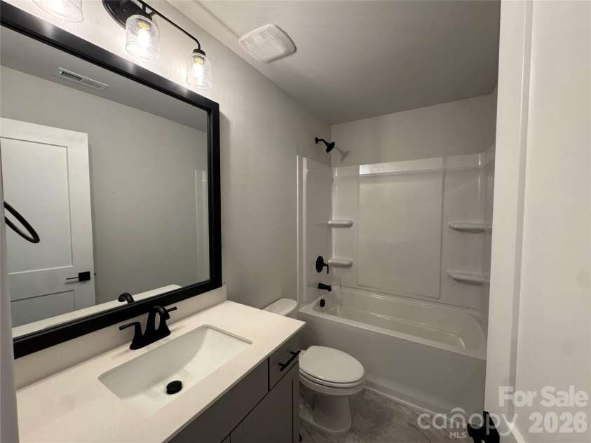 133 Kerr Walk Drive, Statesville, NC 28766.  MLS# CAR4411664, YatesRealty ID 43941. Full Bathroom #3