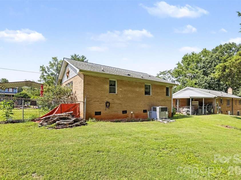 1250 Honeywood Lane, Rock Hill, SC 29730.  MLS# CAR4414321, YatesRealty ID 43944. 
