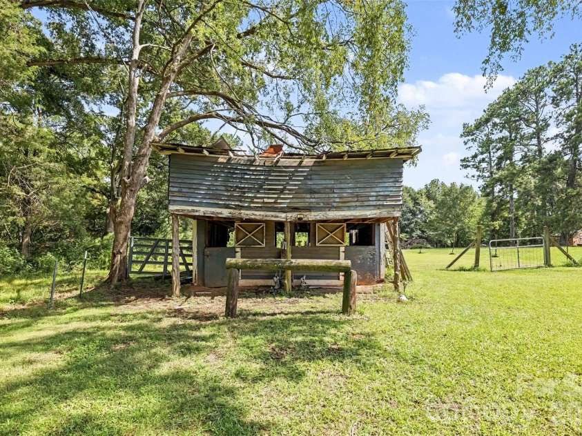 1250 Honeywood Lane, Rock Hill, SC 29730.  MLS# CAR4414321, YatesRealty ID 43944. 