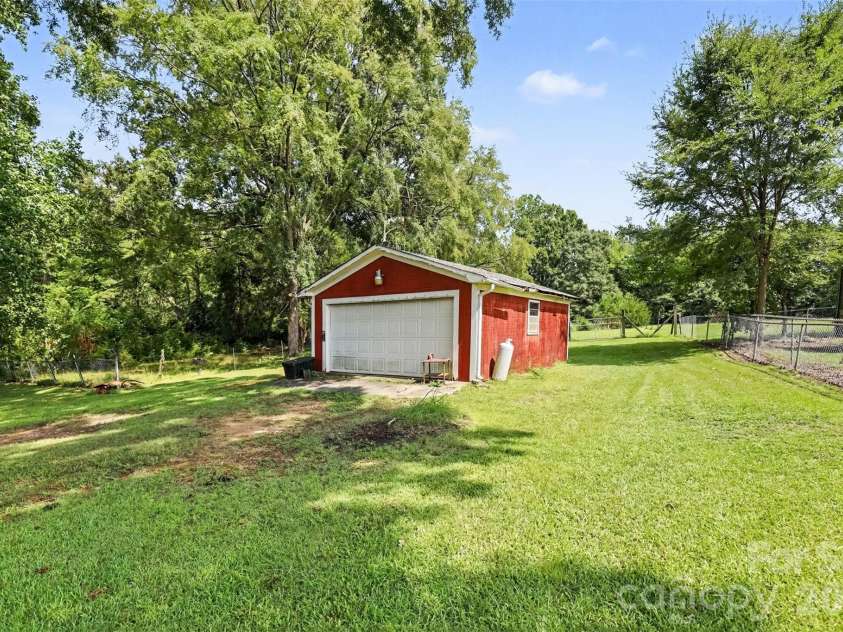 1250 Honeywood Lane, Rock Hill, SC 29730.  MLS# CAR4414321, YatesRealty ID 43944. 