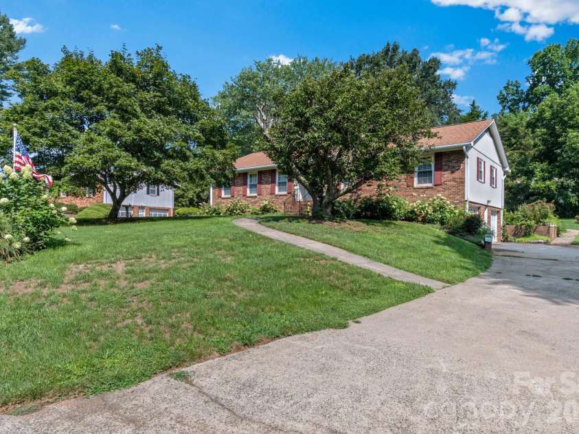 145 Stanwell Court, Clemmons, NC 27012.  MLS# CAR4413711, YatesRealty ID 43945. 