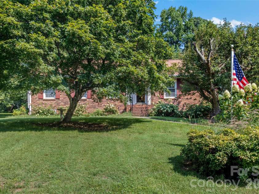 145 Stanwell Court, Clemmons, NC 27012.  MLS# CAR4413711, YatesRealty ID 43945. 