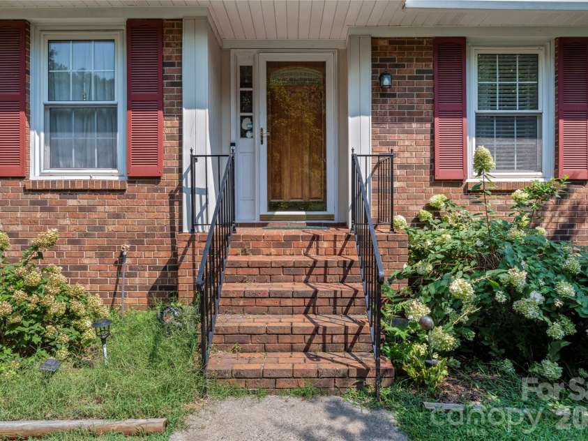 145 Stanwell Court, Clemmons, NC 27012.  MLS# CAR4413711, YatesRealty ID 43945. 
