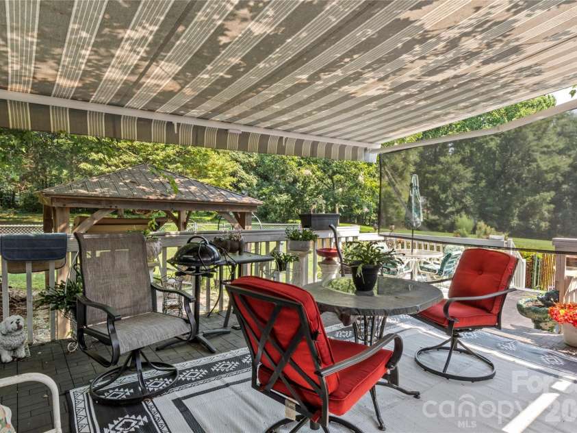 145 Stanwell Court, Clemmons, NC 27012.  MLS# CAR4413711, YatesRealty ID 43945. 