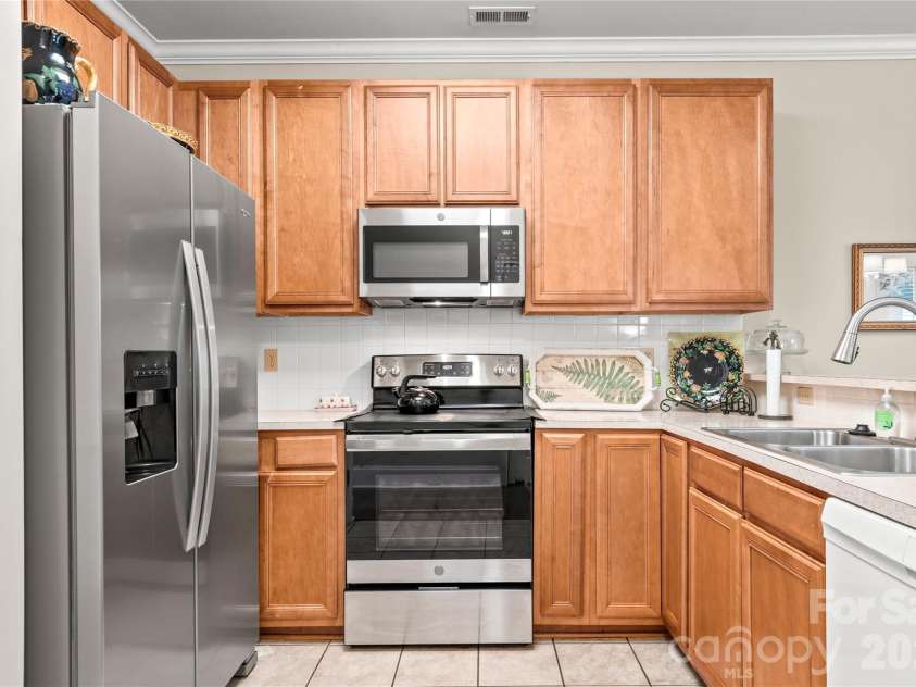 6142 Stadium Ridge Court, Clemmons, NC 27012.  MLS# CAR4408587, YatesRealty ID 43946. 