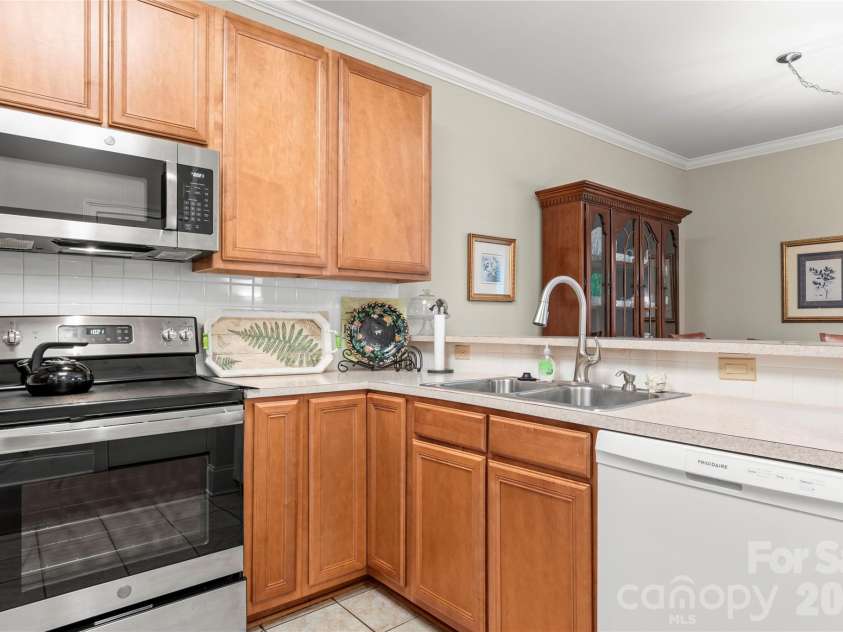6142 Stadium Ridge Court, Clemmons, NC 27012.  MLS# CAR4408587, YatesRealty ID 43946. 