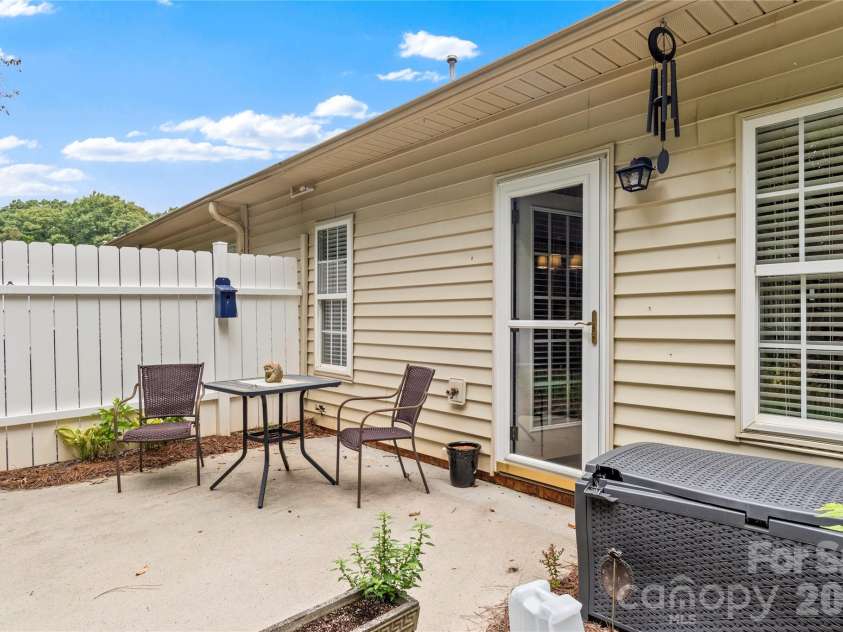 6142 Stadium Ridge Court, Clemmons, NC 27012.  MLS# CAR4408587, YatesRealty ID 43946. 