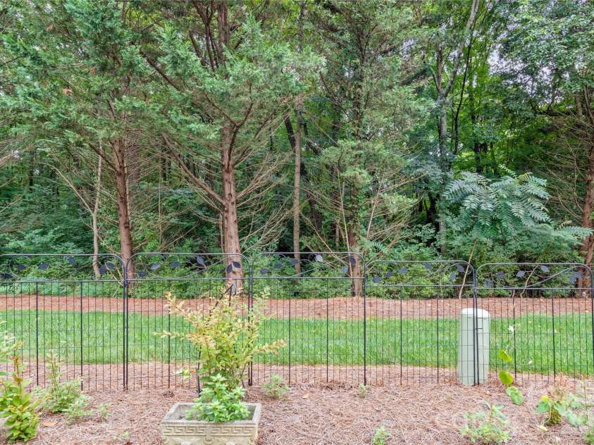 6142 Stadium Ridge Court, Clemmons, NC 27012.  MLS# CAR4408587, YatesRealty ID 43946. 
