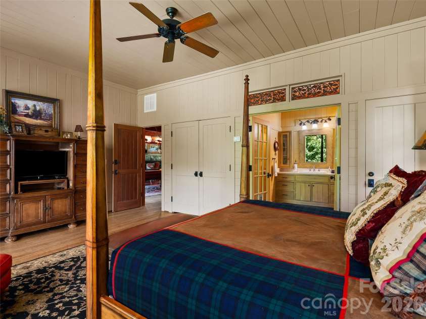 470 & 482 East Fork Road, Canton, NC 28716.  MLS# CAR4413723, YatesRealty ID 43947. 