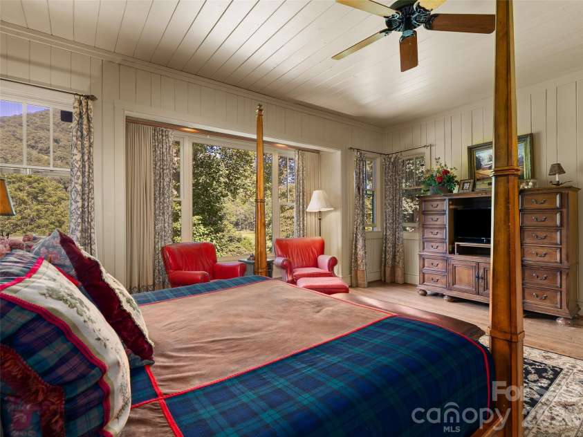 470 & 482 East Fork Road, Canton, NC 28716.  MLS# CAR4413723, YatesRealty ID 43947. 