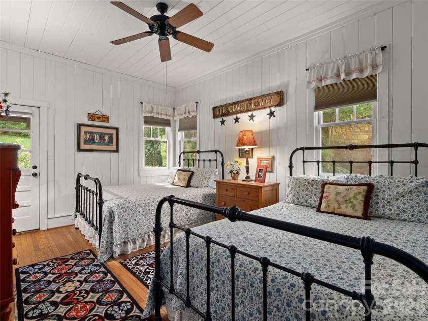 470 & 482 East Fork Road, Canton, NC 28716.  MLS# CAR4413723, YatesRealty ID 43947. 
