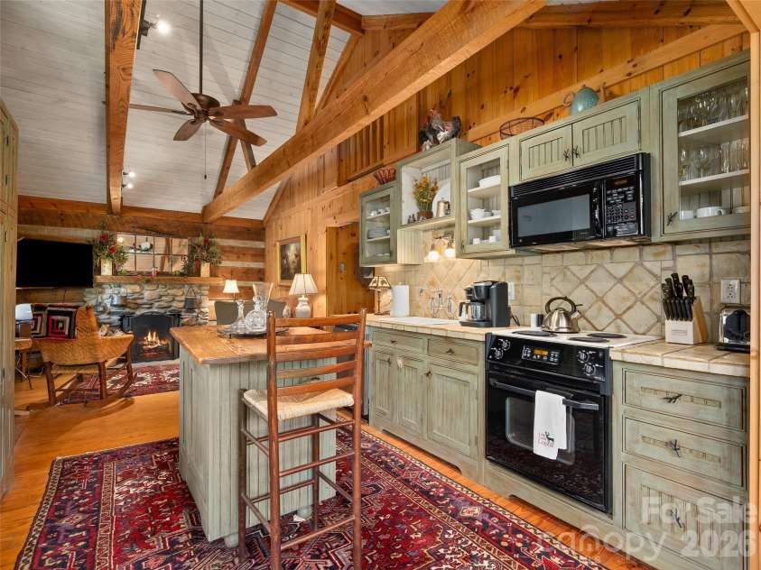 470 & 482 East Fork Road, Canton, NC 28716.  MLS# CAR4413723, YatesRealty ID 43947. 