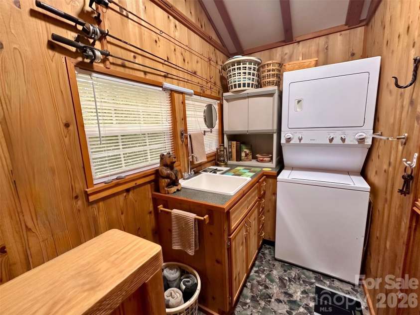 21 Bear Cub Drive, Spruce Pine, NC 28777.  MLS# CAR4410886, YatesRealty ID 43949. 2nd Bath + Laundry