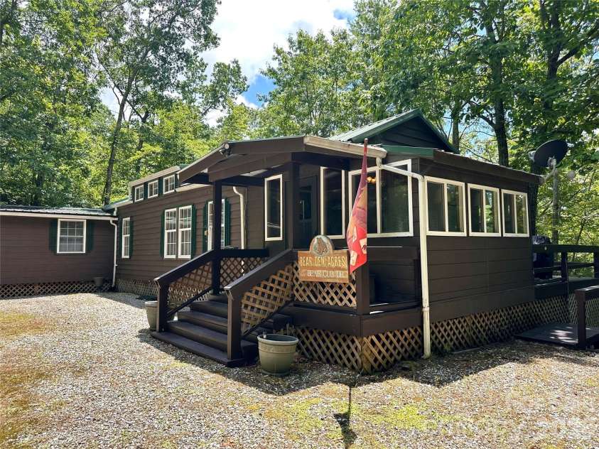 21 Bear Cub Drive, Spruce Pine, NC 28777.  MLS# CAR4410886, YatesRealty ID 43949. 