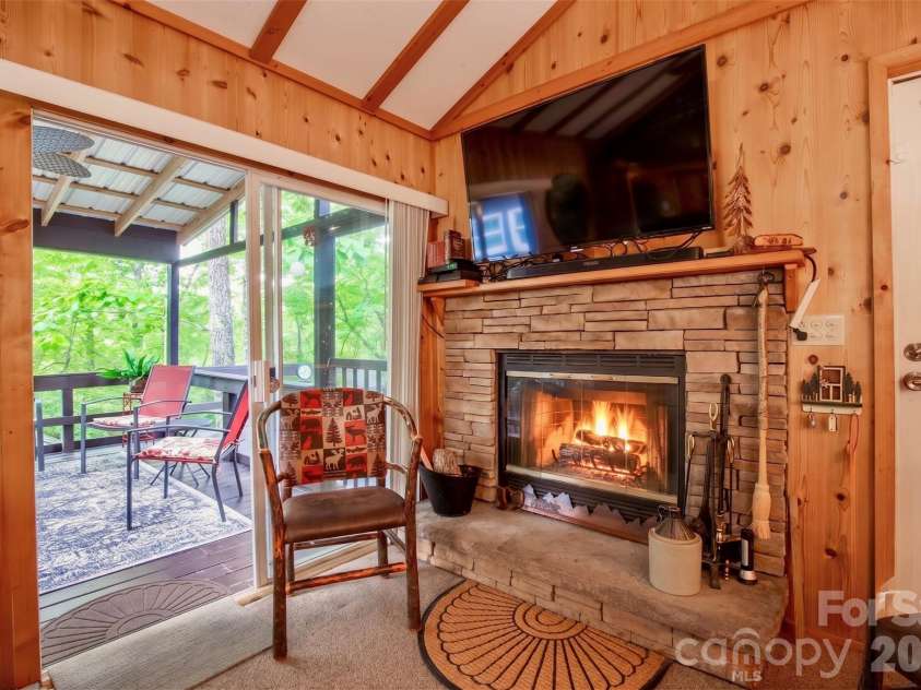 21 Bear Cub Drive, Spruce Pine, NC 28777.  MLS# CAR4410886, YatesRealty ID 43949. 