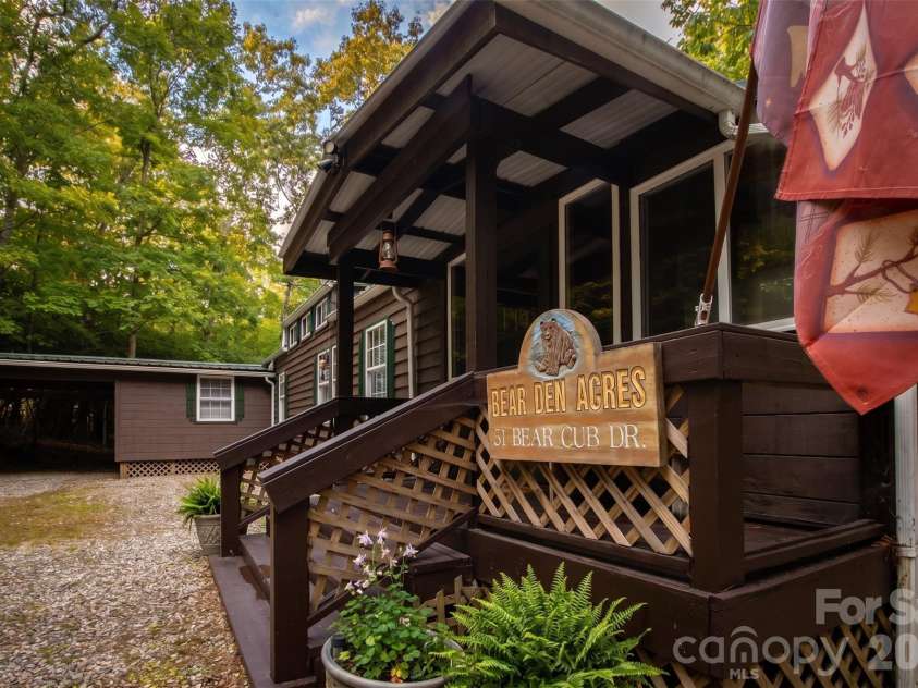 21 Bear Cub Drive, Spruce Pine, NC 28777.  MLS# CAR4410886, YatesRealty ID 43949. 