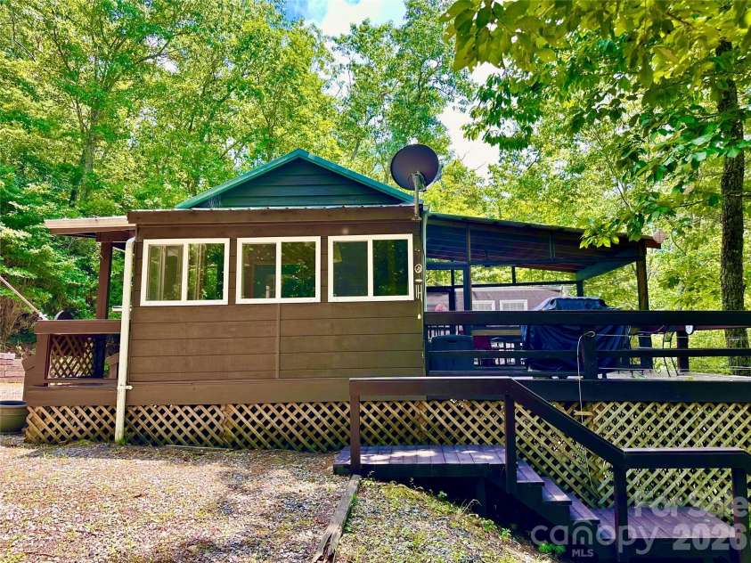 21 Bear Cub Drive, Spruce Pine, NC 28777.  MLS# CAR4410886, YatesRealty ID 43949. 