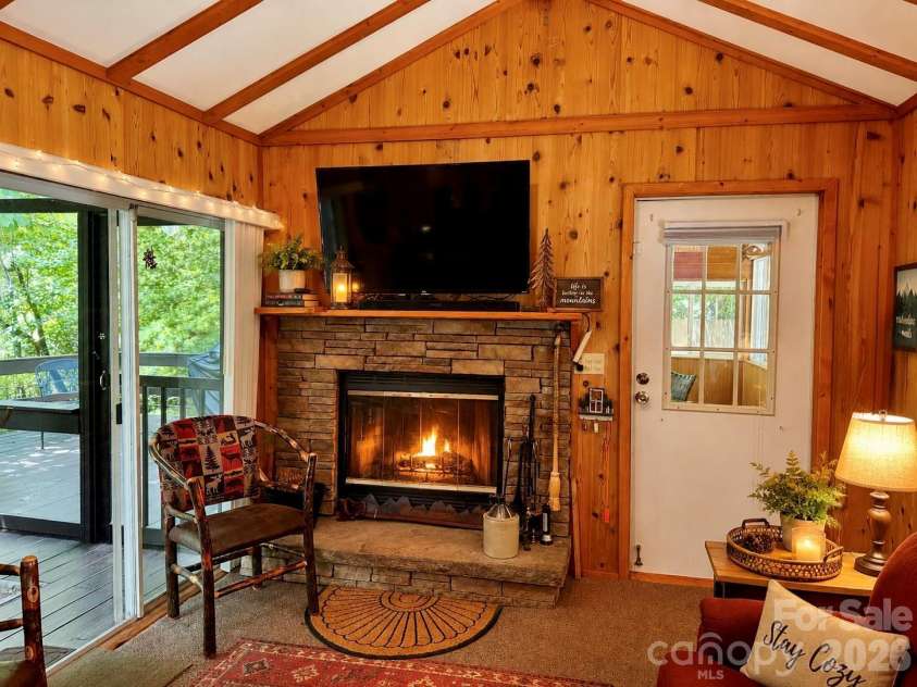 21 Bear Cub Drive, Spruce Pine, NC 28777.  MLS# CAR4410886, YatesRealty ID 43949. 