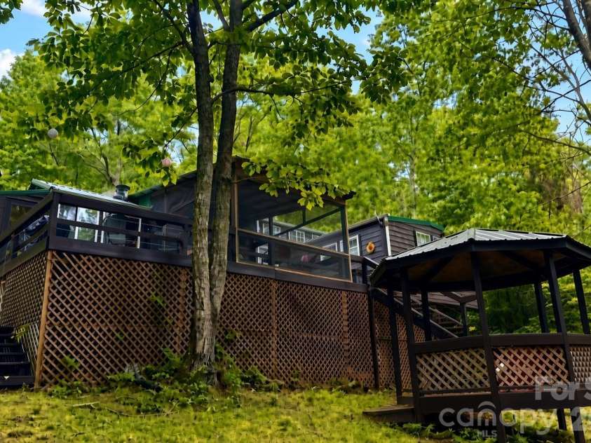 21 Bear Cub Drive, Spruce Pine, NC 28777.  MLS# CAR4410886, YatesRealty ID 43949. 