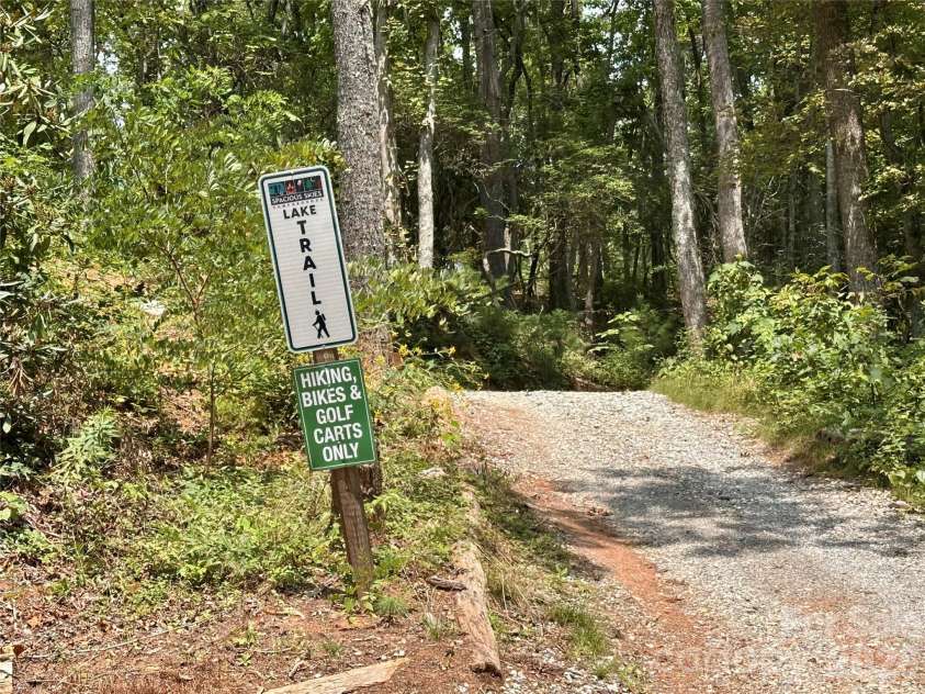 21 Bear Cub Drive, Spruce Pine, NC 28777.  MLS# CAR4410886, YatesRealty ID 43949. Hiking Trails