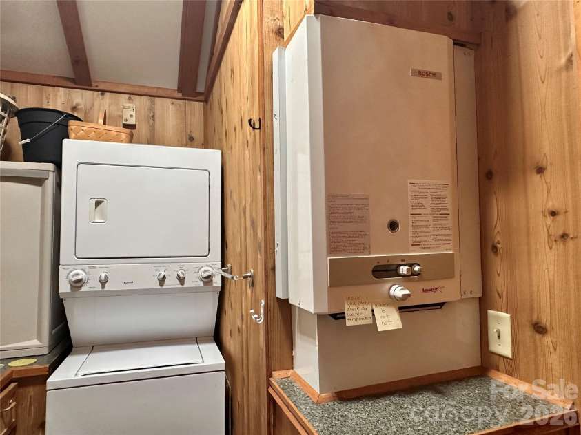 21 Bear Cub Drive, Spruce Pine, NC 28777.  MLS# CAR4410886, YatesRealty ID 43949. Hot water on Demand