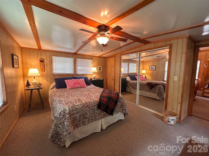 21 Bear Cub Drive, Spruce Pine, NC 28777.  MLS# CAR4410886, YatesRealty ID 43949. Master Bd Ai decor
