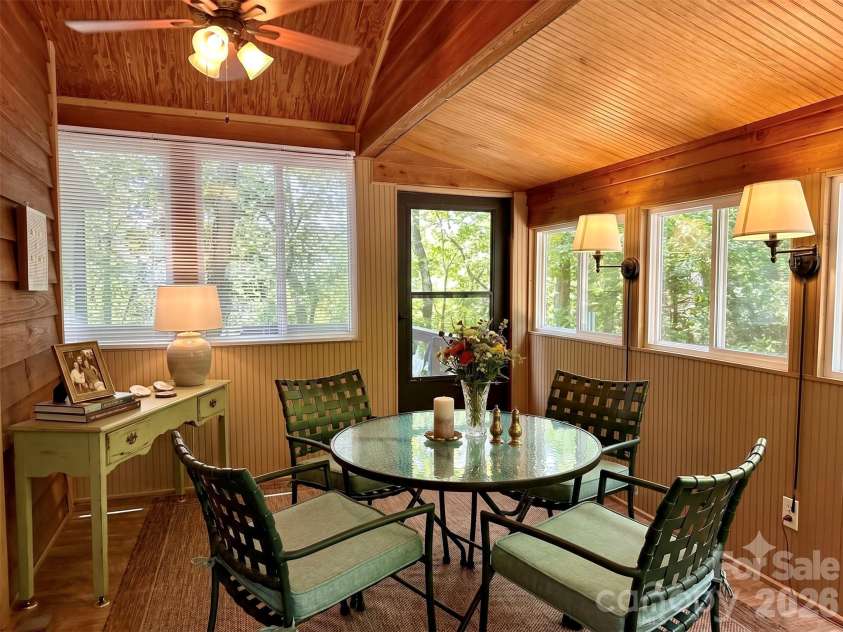 21 Bear Cub Drive, Spruce Pine, NC 28777.  MLS# CAR4410886, YatesRealty ID 43949. Sun Room with Ai decor