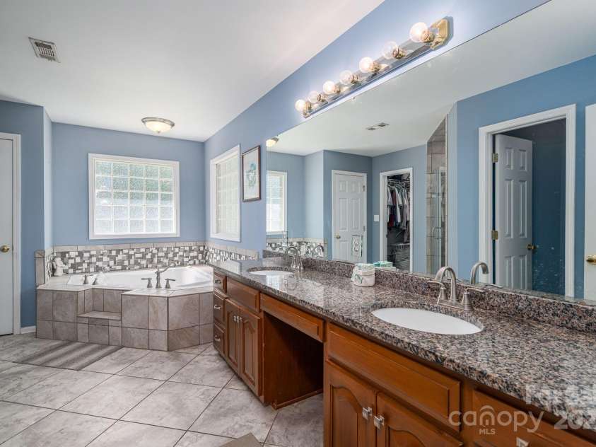 109 Nemans Cove, Cherryville, NC 28021.  MLS# CAR4299002, YatesRealty ID 4395. 