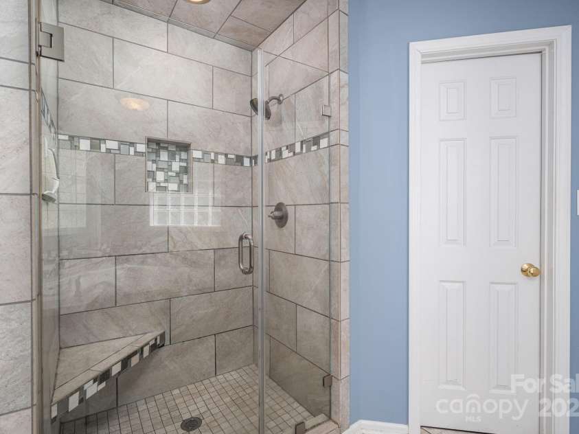 109 Nemans Cove, Cherryville, NC 28021.  MLS# CAR4299002, YatesRealty ID 4395. 