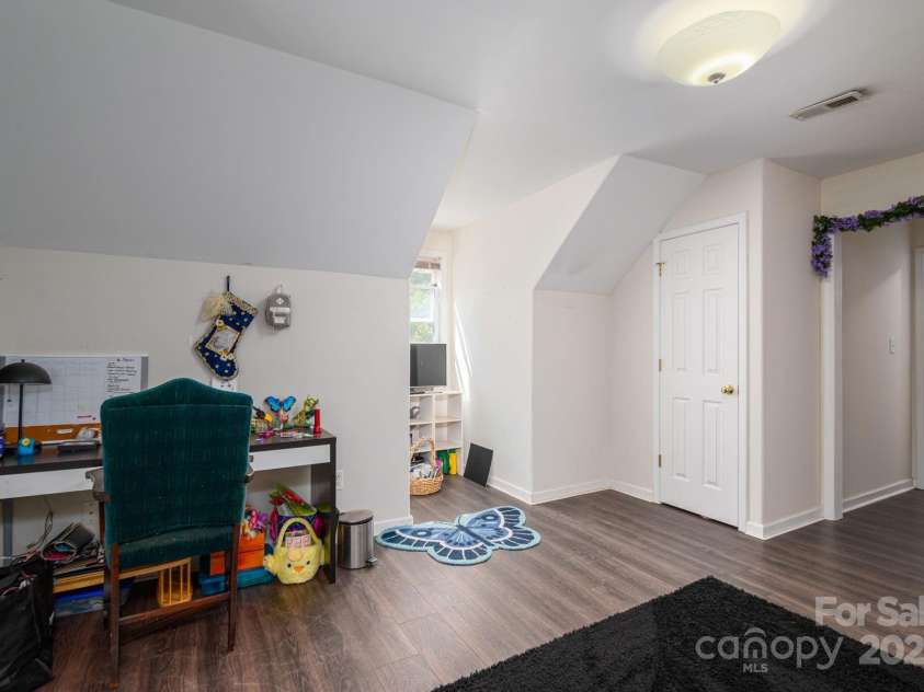 109 Nemans Cove, Cherryville, NC 28021.  MLS# CAR4299002, YatesRealty ID 4395. 