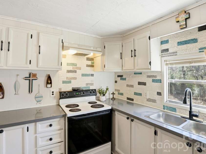 343 Carr Road, Dallas, NC 28034.  MLS# CAR4332893, YatesRealty ID 4395. 