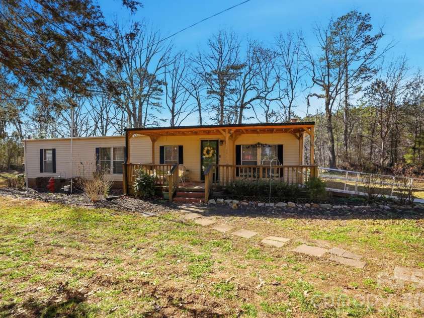 343 Carr Road, Dallas, NC 28034.  MLS# CAR4332893, YatesRealty ID 4395. Be sure and schedule your showing!