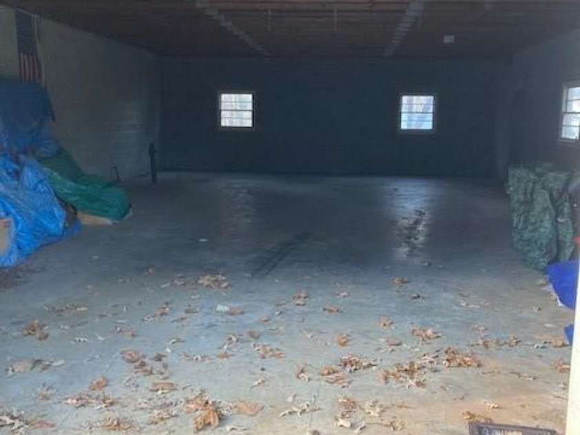 343 Carr Road, Dallas, NC 28034.  MLS# CAR4332893, YatesRealty ID 4395. Empty garage!