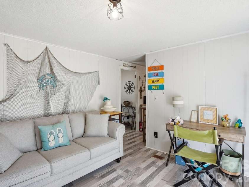 343 Carr Road, Dallas, NC 28034.  MLS# CAR4332893, YatesRealty ID 4395. Family room