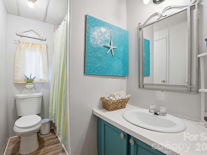 343 Carr Road, Dallas, NC 28034.  MLS# CAR4332893, YatesRealty ID 4395. Hall bathroom