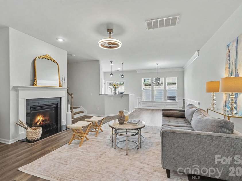 2447 Diplomat Lane, Charlotte, NC 28210.  MLS# CAR4411552, YatesRealty ID 43950. Great Room