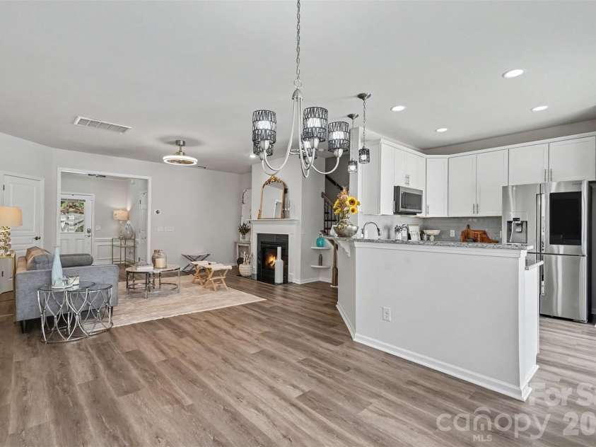 2447 Diplomat Lane, Charlotte, NC 28210.  MLS# CAR4411552, YatesRealty ID 43950. Great Room