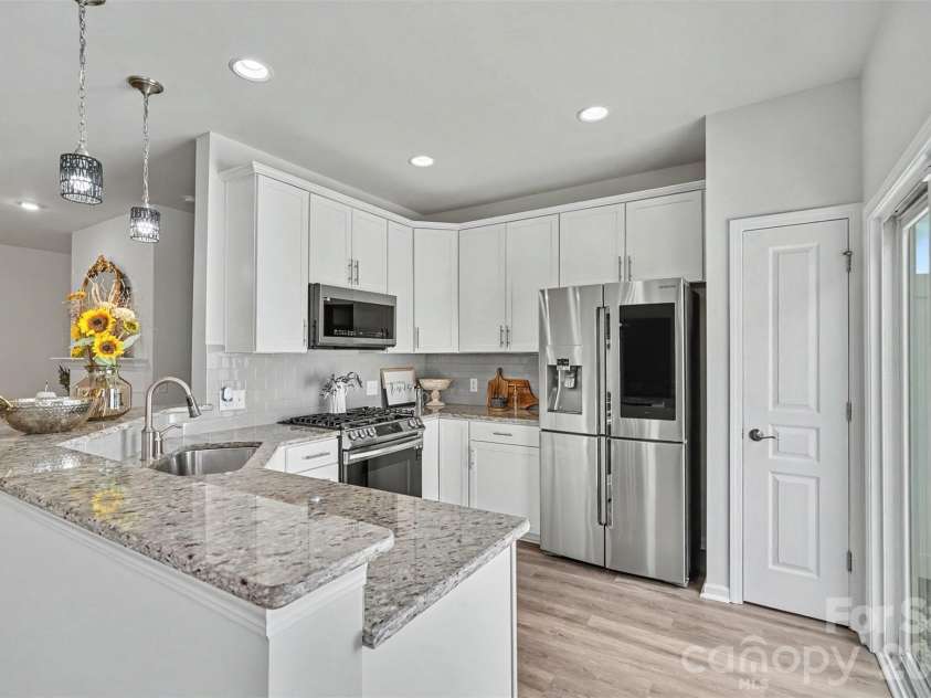 2447 Diplomat Lane, Charlotte, NC 28210.  MLS# CAR4411552, YatesRealty ID 43950. Kitchen