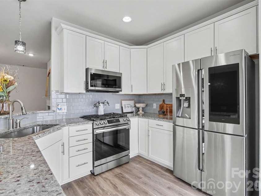 2447 Diplomat Lane, Charlotte, NC 28210.  MLS# CAR4411552, YatesRealty ID 43950. Kitchen
