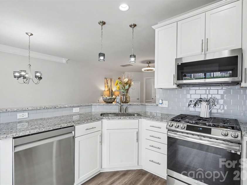 2447 Diplomat Lane, Charlotte, NC 28210.  MLS# CAR4411552, YatesRealty ID 43950. Kitchen
