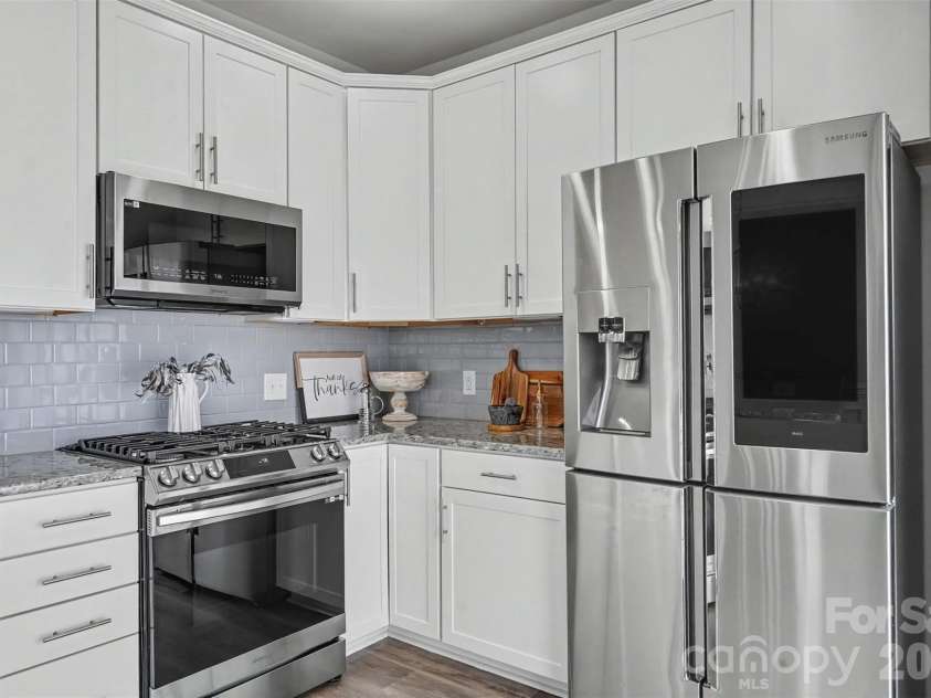 2447 Diplomat Lane, Charlotte, NC 28210.  MLS# CAR4411552, YatesRealty ID 43950. Kitchen with Smart appliances