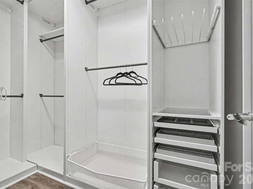 2447 Diplomat Lane, Charlotte, NC 28210.  MLS# CAR4411552, YatesRealty ID 43950. Primary Closet