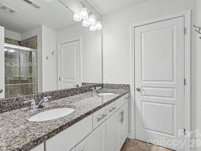 2447 Diplomat Lane, Charlotte, NC 28210.  MLS# CAR4411552, YatesRealty ID 43950. Primary Ensuite