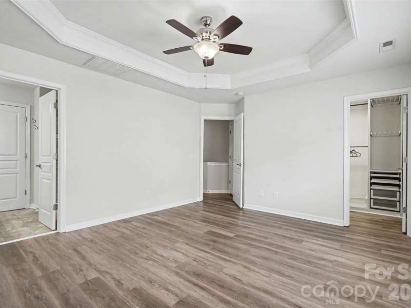 2447 Diplomat Lane, Charlotte, NC 28210.  MLS# CAR4411552, YatesRealty ID 43950. Primary Suite